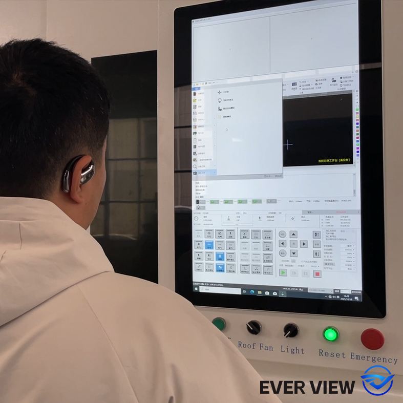 SEMPER novam generationem intelligendi laser secantis machinas online ingreditur, magnas facultates pro Industry 4.0 compatibilitas upgrading remota.